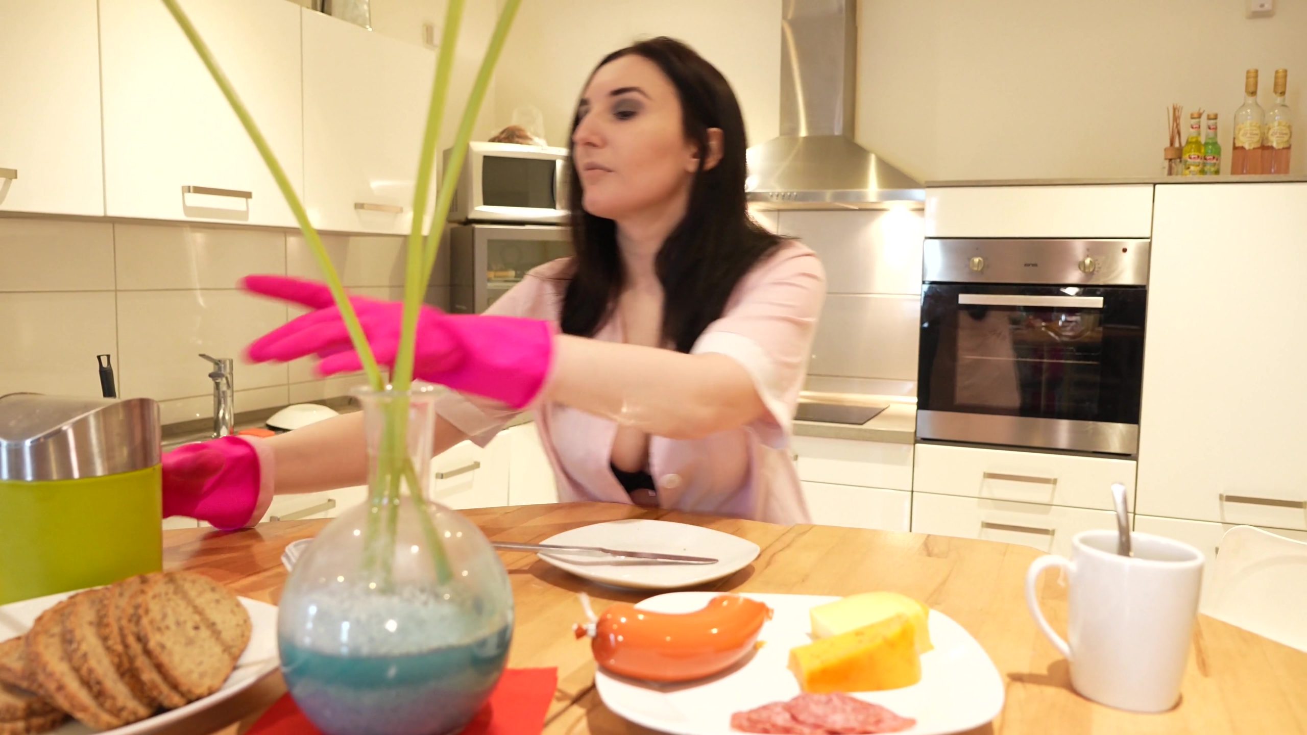 Alina-Lamour Porno Video: NOTGEILES PUTZFLITTCHEN - BENUTZ MEINE LÖCHER WIE DU WILLST!!!