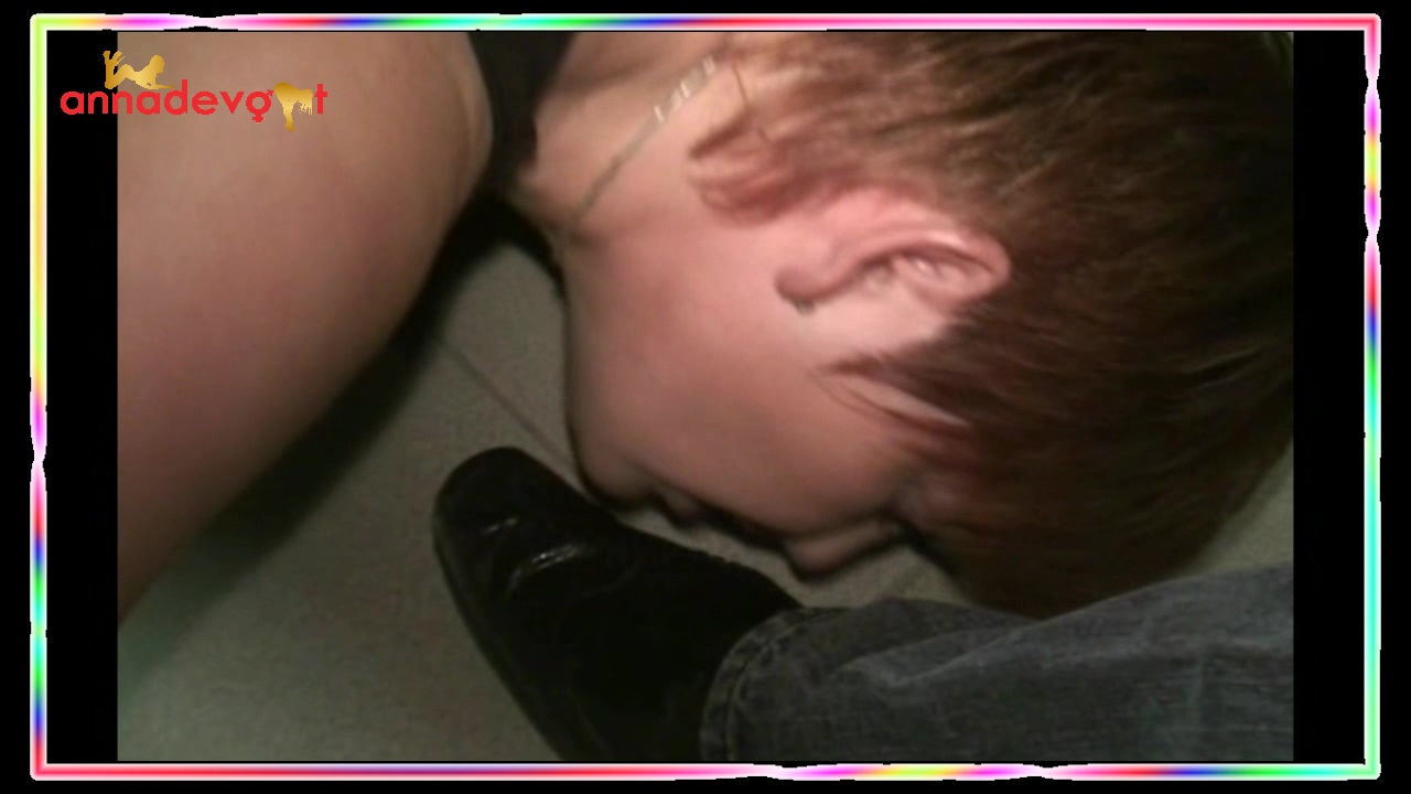 Annadevot Porno Video: Unterwürfig und Maso