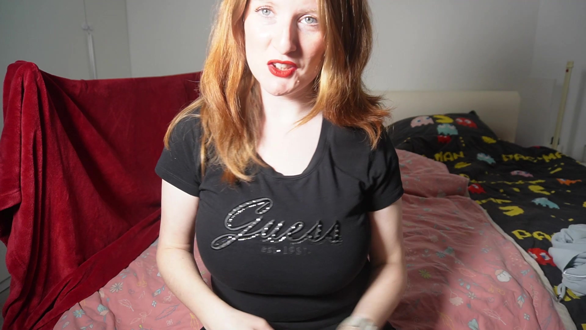 AuroraRed Porno Video: Fremden vom Einkauf mitgenommen