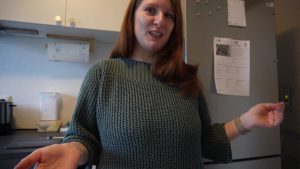 AuroraRed Porno Video: Käsesorten essen