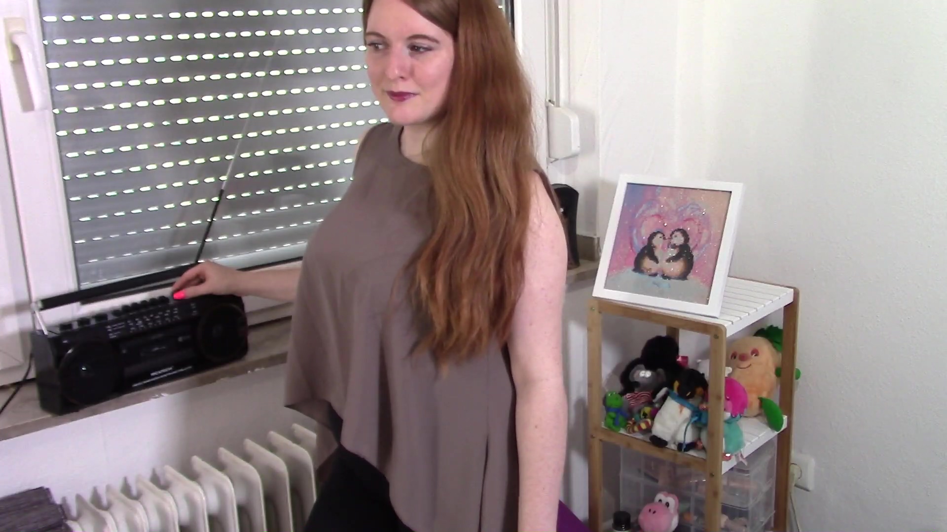 AuroraRed Porno Video: Radio strip