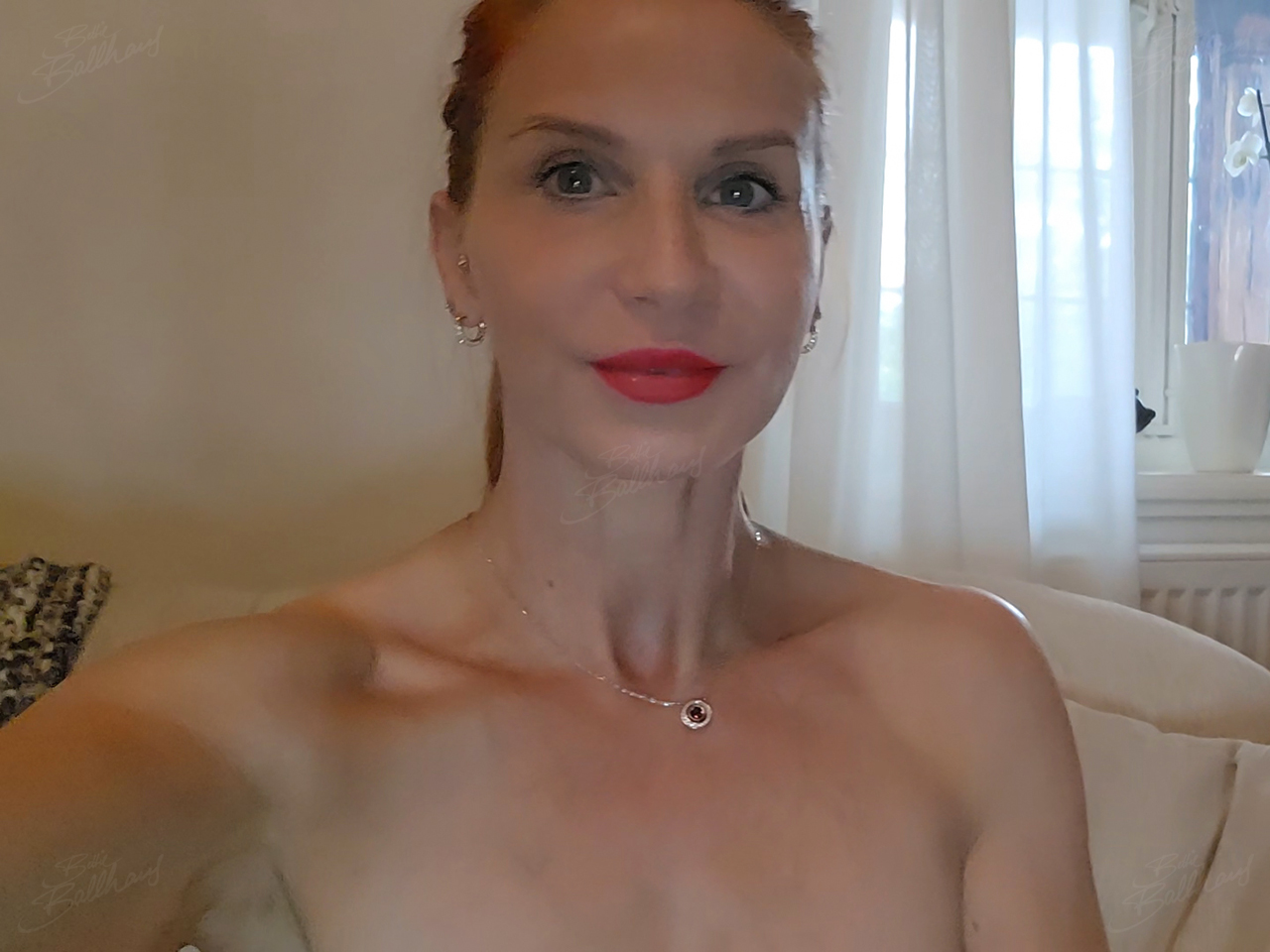 BettieBallhaus Porno Video: Zärtliche Brust Massage für mich