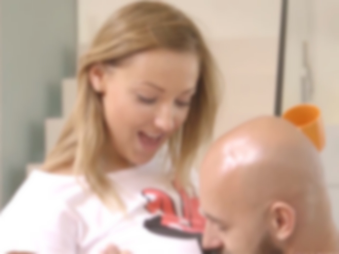 Busty-Bombastic Porno Video: Fick mein Loch und meine Riesentitten bis zum Abspritzen!