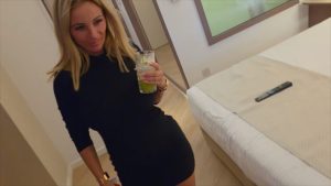 Candy-Samira Porno Video: 24 Jährigen Typ von Hotelbar abgefickt