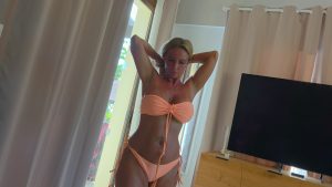Candy-Samira Porno Video: Ein Fick gegens Maulhalten