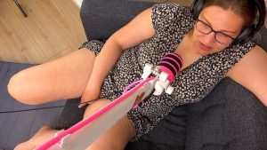 DaddysLuder Porno Video: Dirty Talk Reaction Video mit Fick-ASMR meiner feuchten Fotze und Creampie auf mein Kommando