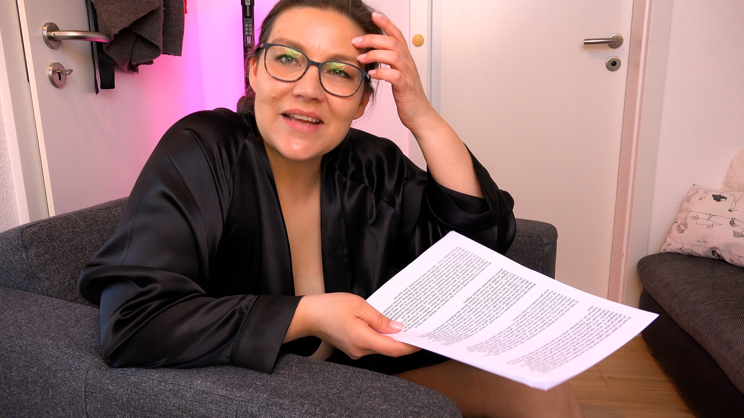 DaddysLuder Porno Video: Ich lese dreckige Texte vor und dabei wird mein Arsch lange gefickt