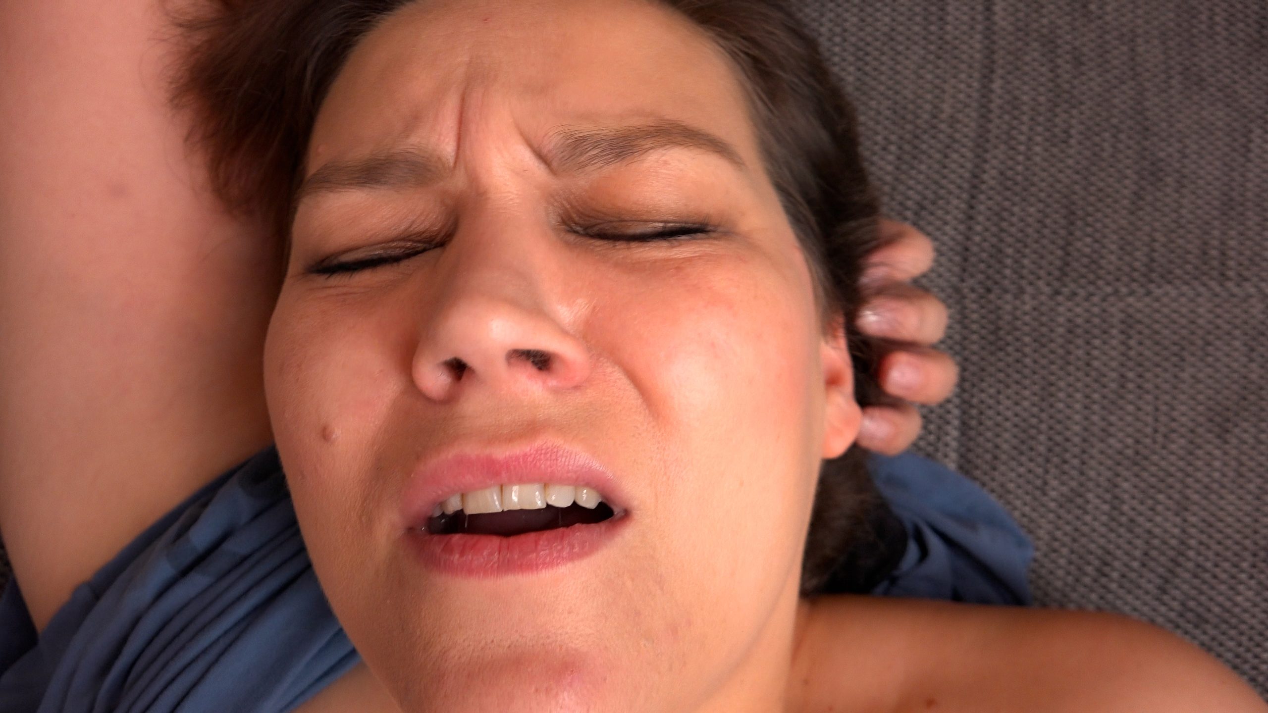 DaddysLuder Porno Video: Wieso wird beim Arschficken meine Fotze so feucht?