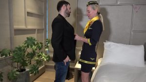 DirtyTina Porno Video: Flugbegleiterinnen ficken gut!