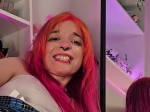 Emmilein Porno Video: Mein erstes Mal mit einem extra langen Fantasy-Toy!