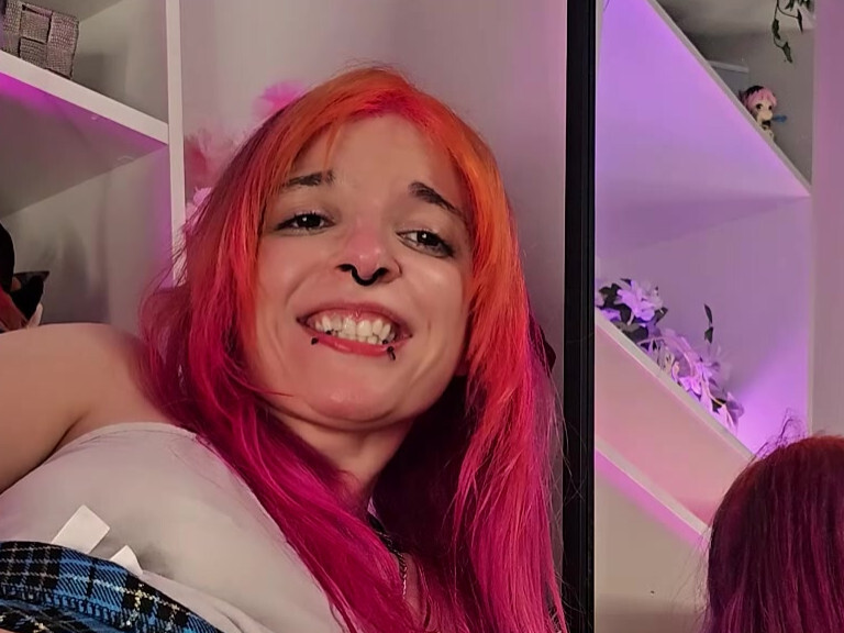 Emmilein Porno Video: Mein erstes Mal mit einem extra langen Fantasy-Toy!