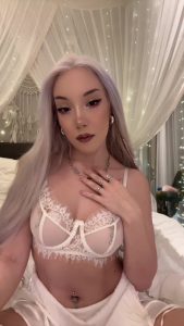 Lady-Khaleesi Porno Video: Das Neglige hält nicht lange...
