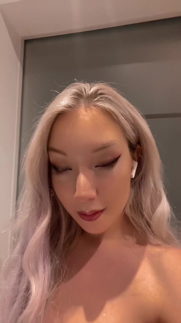 Lady-Khaleesi Porno Video: Ich komme nackt.... Ich komme hart...