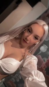 Lady-Khaleesi Porno Video: Unterwäsche check im Freizeitpark?
