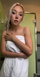 Lady-Khaleesi Porno Video: was ich in der öffentlichen Therme so treibe..