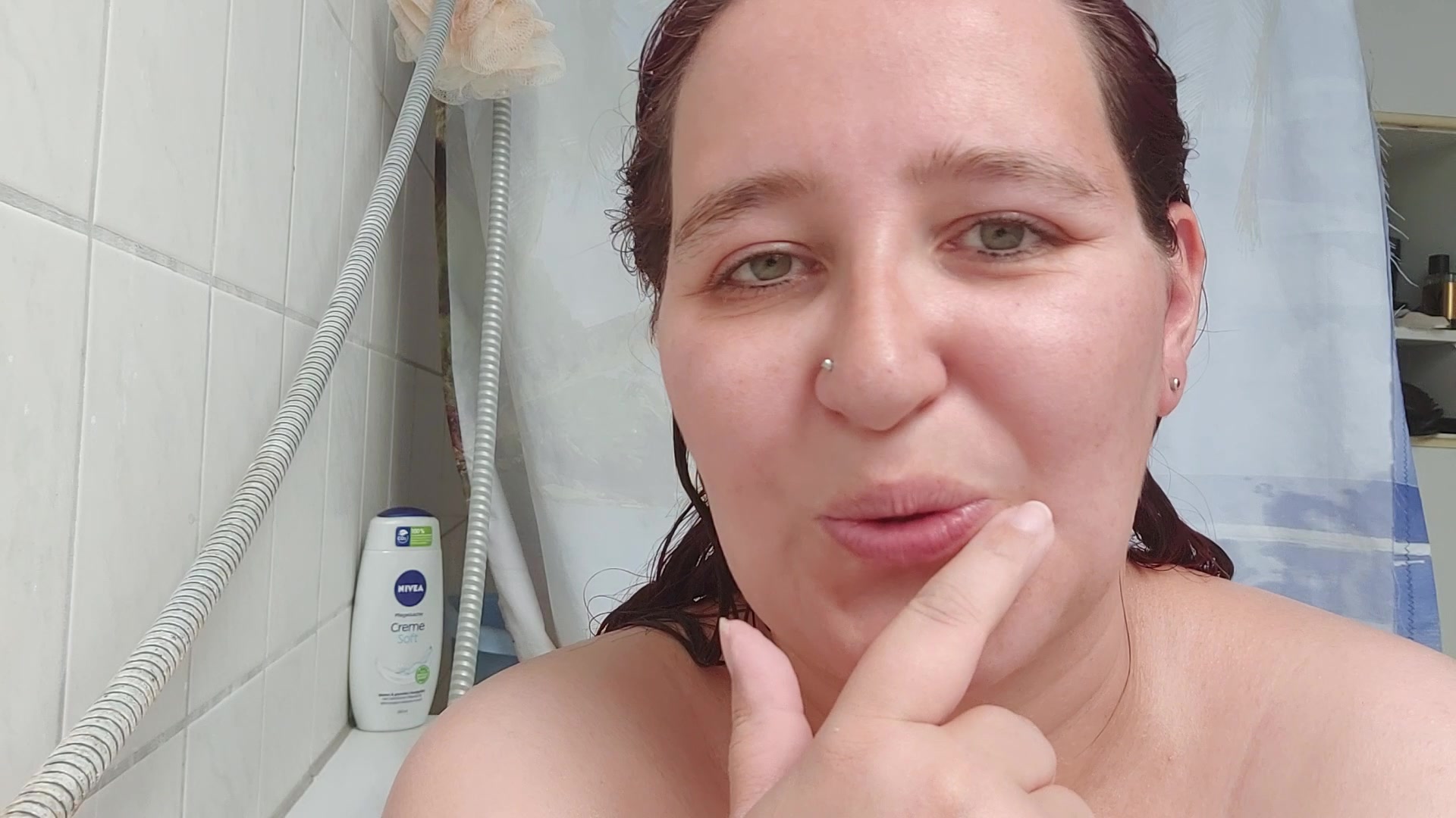 Lea-Love Porno Video: BRING DAS BADEWASSER ZUM ÜBERLAUFEN!