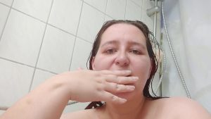 Lea-Love Porno Video: Der Orgasmus in der Badewanne
