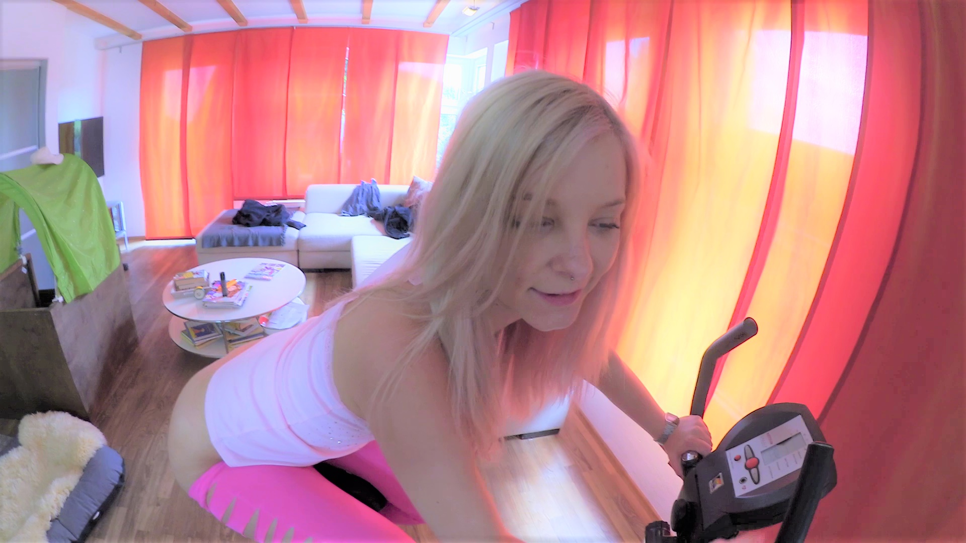 Lina-Linchen Porno Video: Anal Workout- Arschaufriss auf dem Hometrainer!!! Creampie