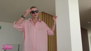 LissLonglegs Porno Video: Hotelgast besamt meine Fotze