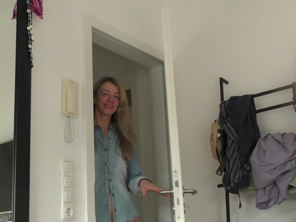 LissLonglegs Porno Video: Nackt und nur mit Nylons Ich lass mich hart besamen-Creampie
