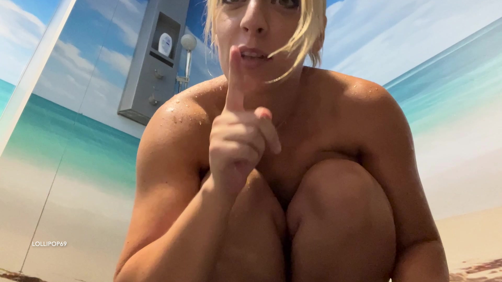 Lollipop69 Porno Video: In der öffentlichen Dusche! Hoch Riskant erwischt zu werden!