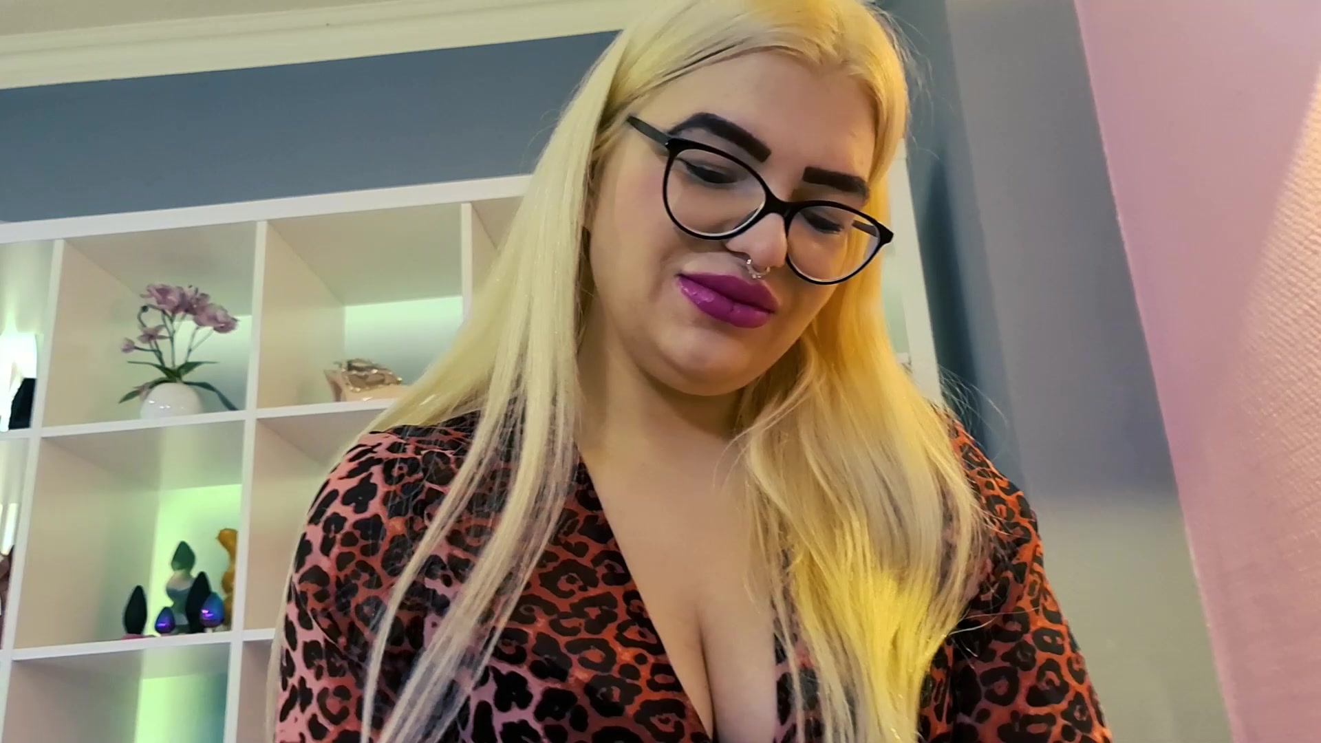 MariellaSun Porno Video: Dirty Talk Handjob!