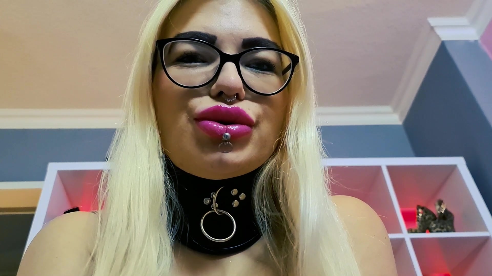 MariellaSun Porno Video: Nylon Footjob Close Up!