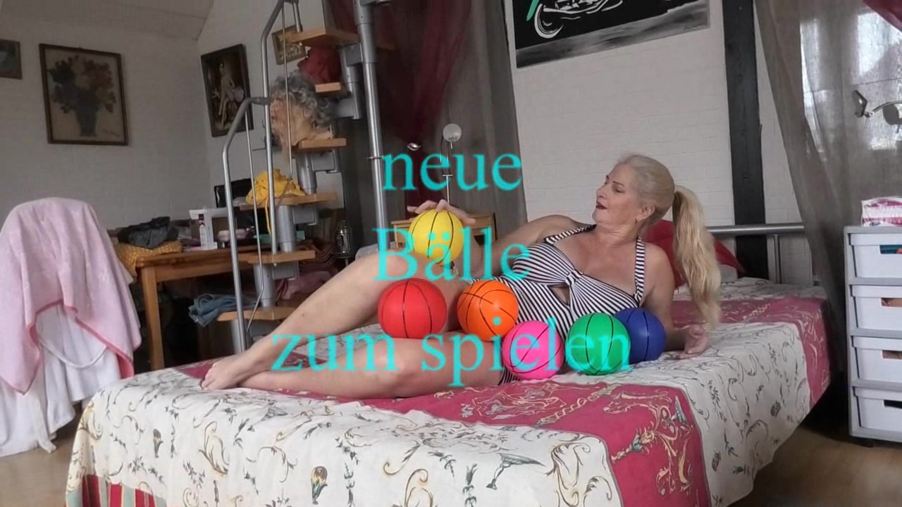 MegaTitten Porno Video: Neue Bälle zum spielen