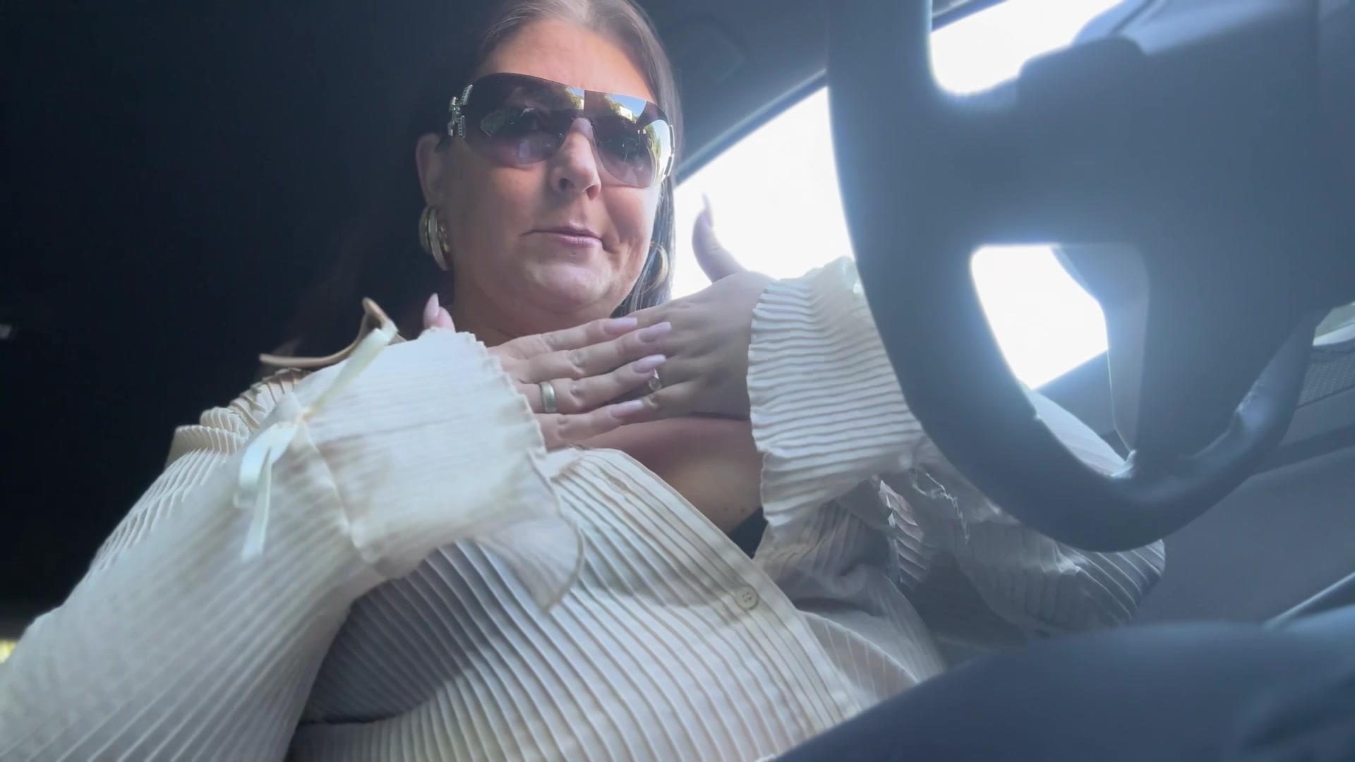 Nina-Nice Porno Video: Im Auto gebrochen!Du wärst mein Spielzeug. Wehrlos.