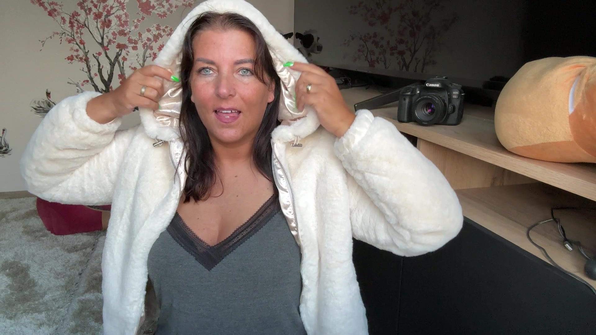 Nina-Nice Porno Video: Megaflauschig!!! Fleecejacken Dirty Talk und Abspritz-Wichscountdown!