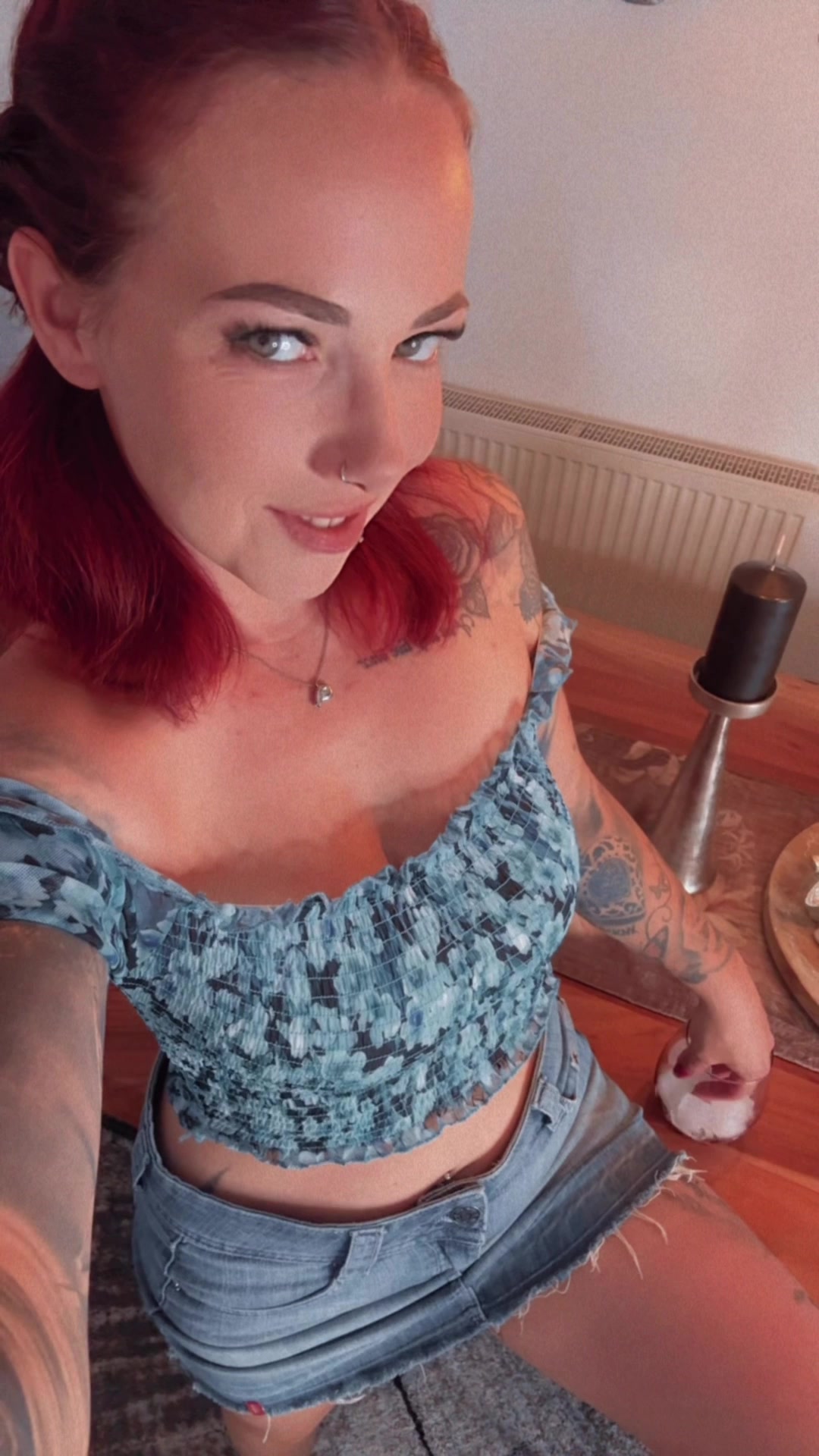 NinaDevil Porno Video: Abkühlung gefällig?