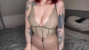 NinaDevil Porno Video: Pairadize Leggins und Dessous !