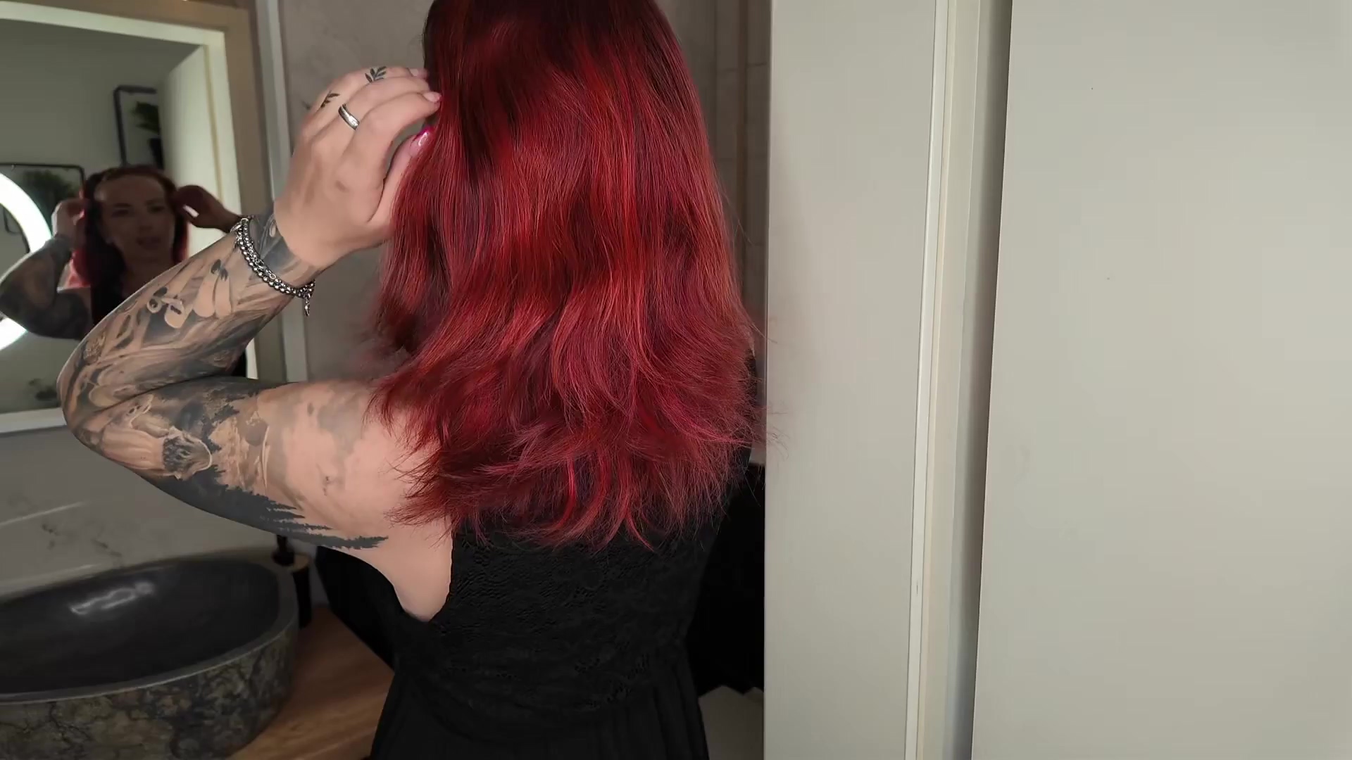 NinaDevil Porno Video: Vor dem Date meine Pussy gefingert !