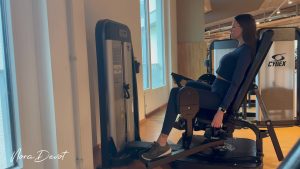 NoraDevot Porno Video: Gym - Crush abgeschleppt!