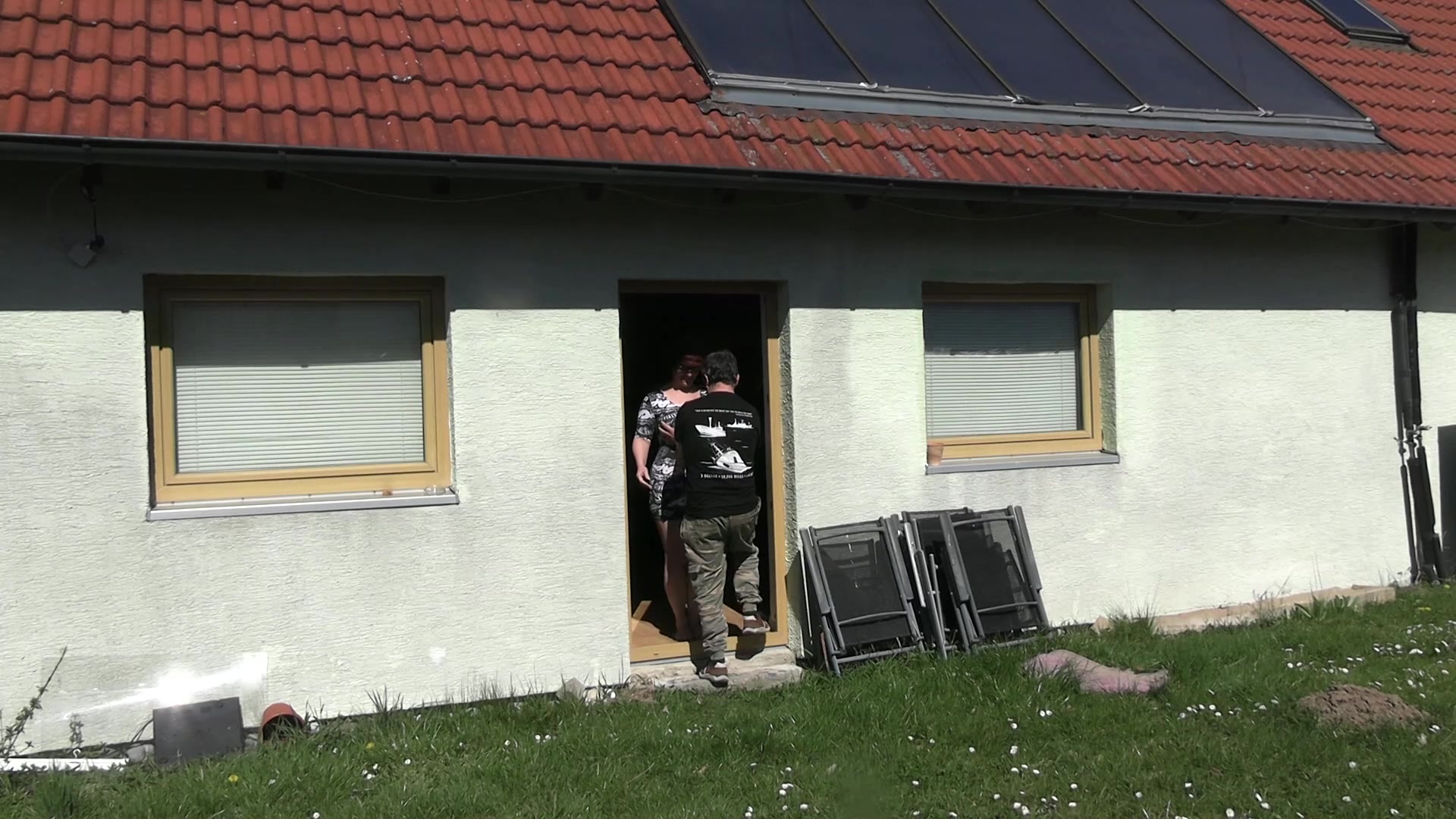 Popp-Sylvie Porno Video: Absolut dreist in der offenen Tür gefickt!