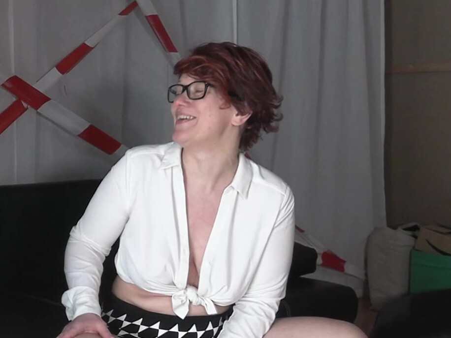 Popp-Sylvie Porno Video: Throaten Anspritzen und dann Ficken