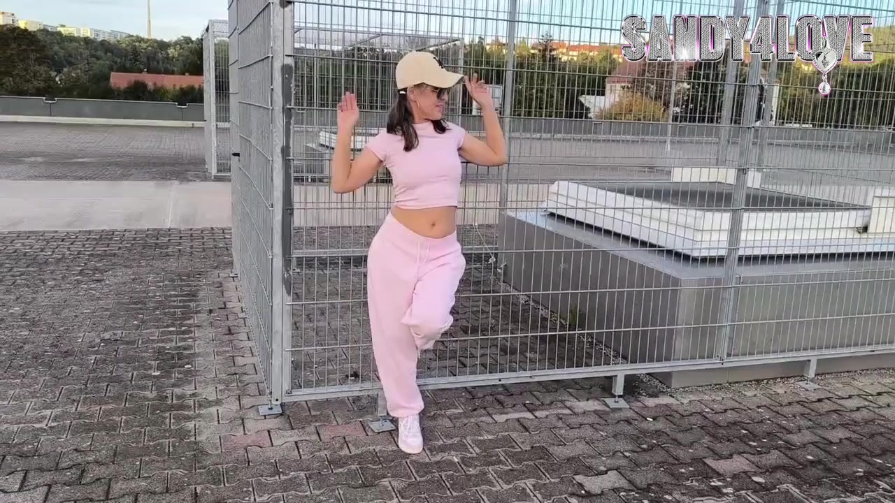 Sandy4Love Porno Video: Userwunsch-sportliches Outfit!