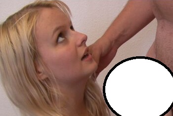 Sexypolin Porno Video: Quicky Deepthroat mit Samendusche