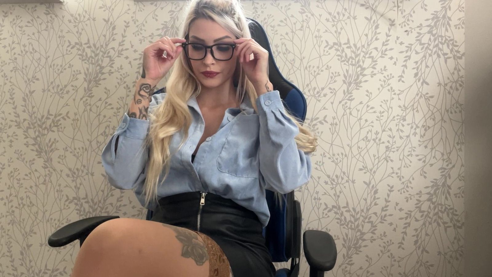 Sina-Valentini Porno Video: MEIN 1. MAL ALS MITTAGSPAUSEN-HURE