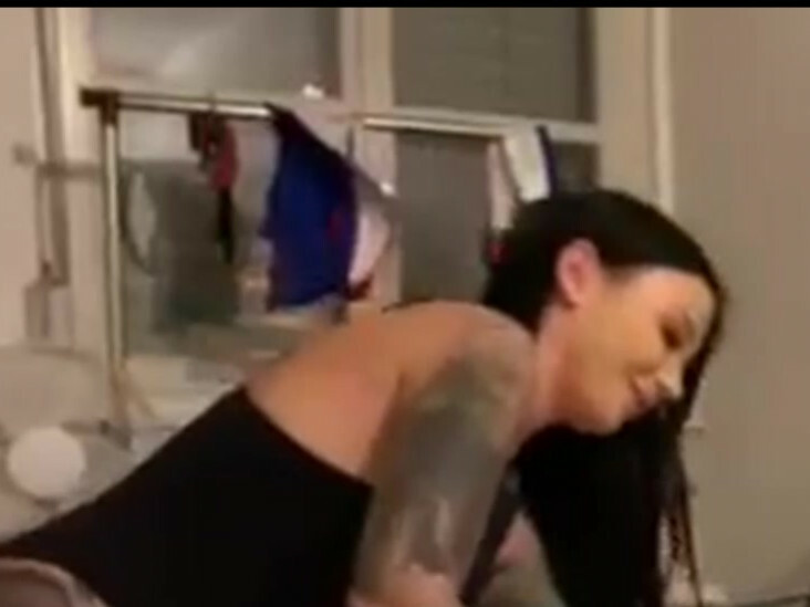 SnowWhite-Inked Porno Video: 18 jähriger Monsterschwanz zerfickt mein enges Loch