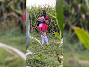 SnowWhite-Inked Porno Video: Im Maisfeld abgemolken