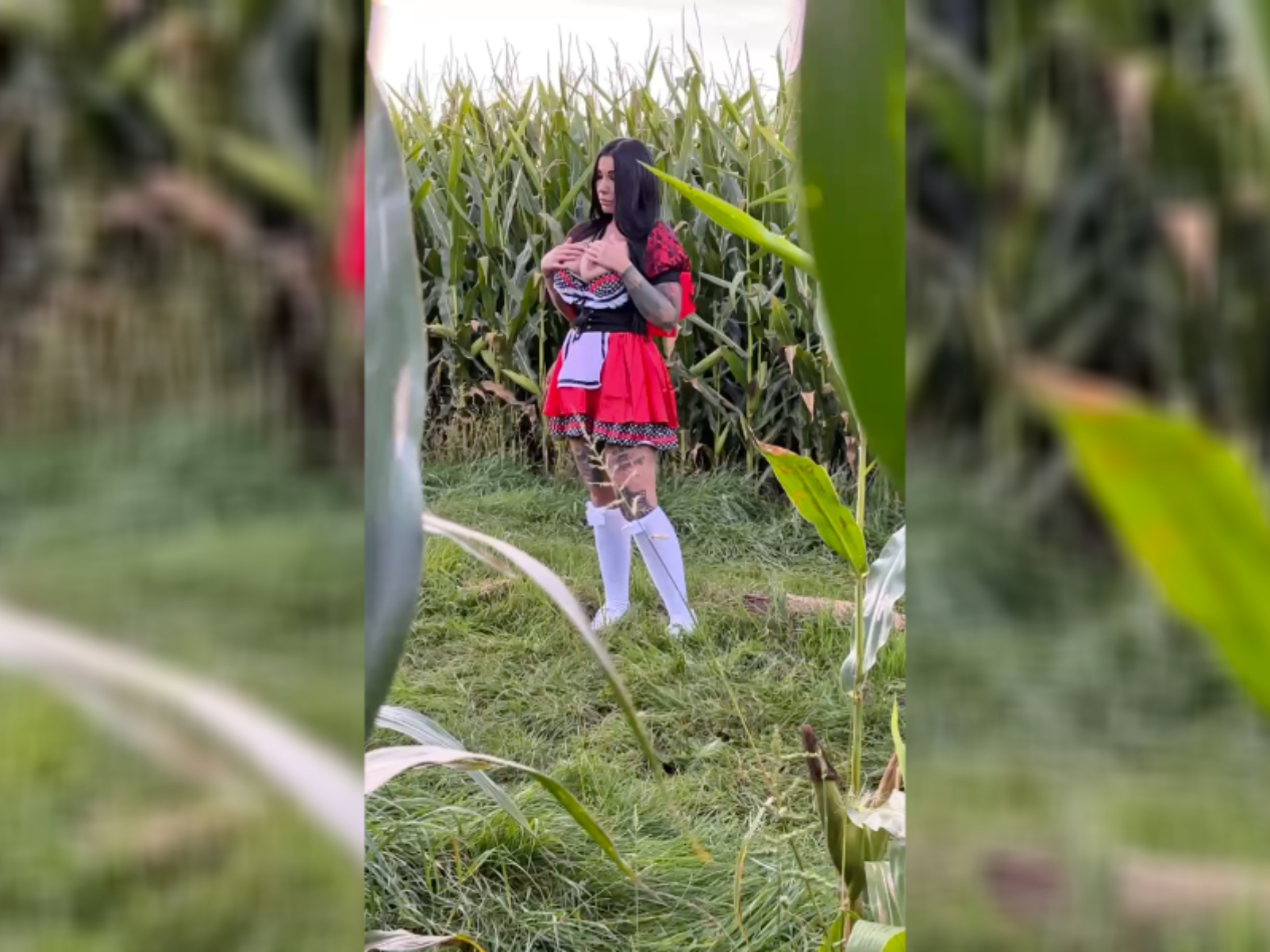 SnowWhite-Inked Porno Video: Im Maisfeld abgemolken