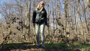 SweetSusi Porno Video: Heimlich am Waldrand Gepisst