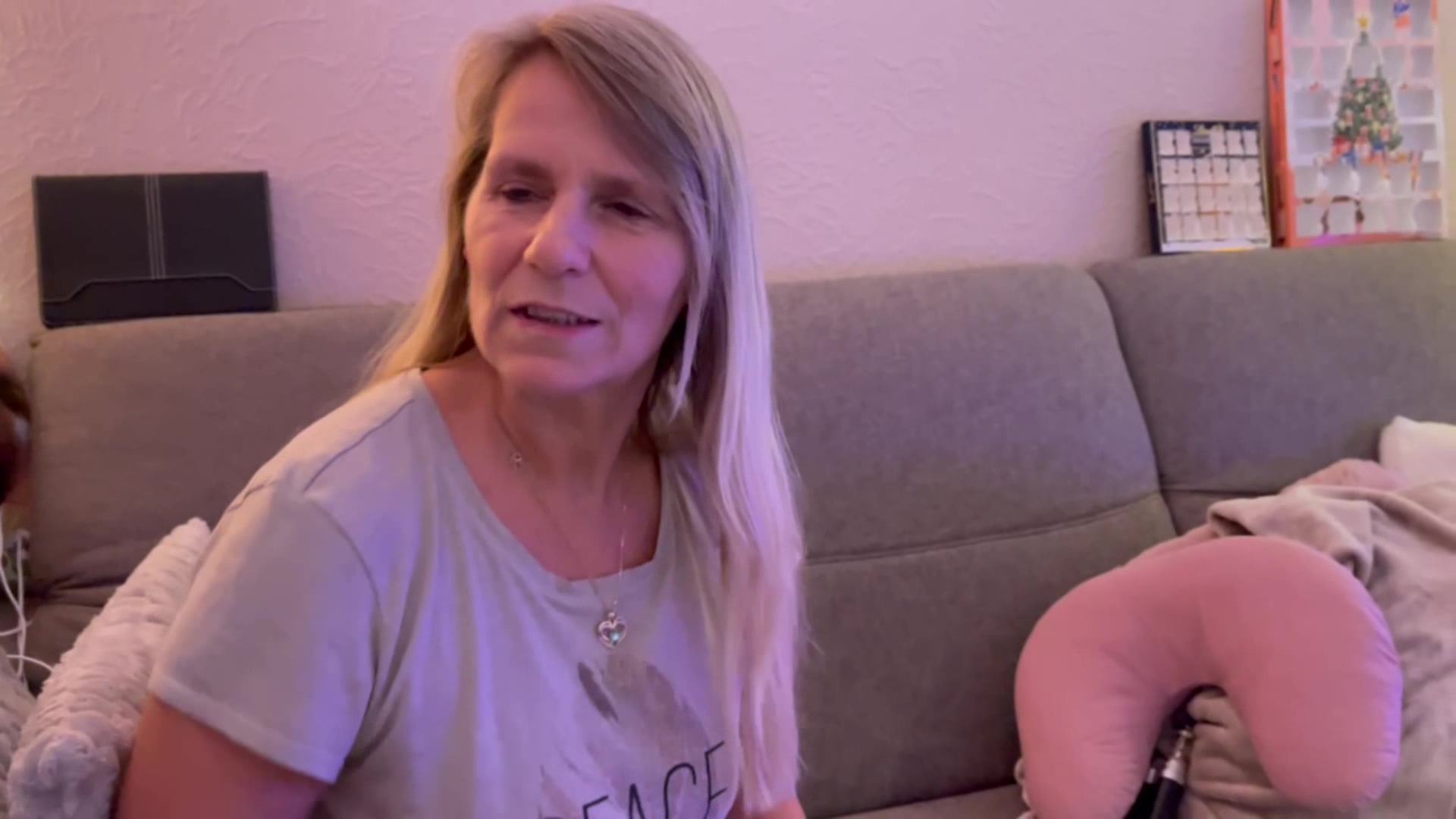 SweetSusi Porno Video: Psst Heimlich vor Ehemann Geblasen