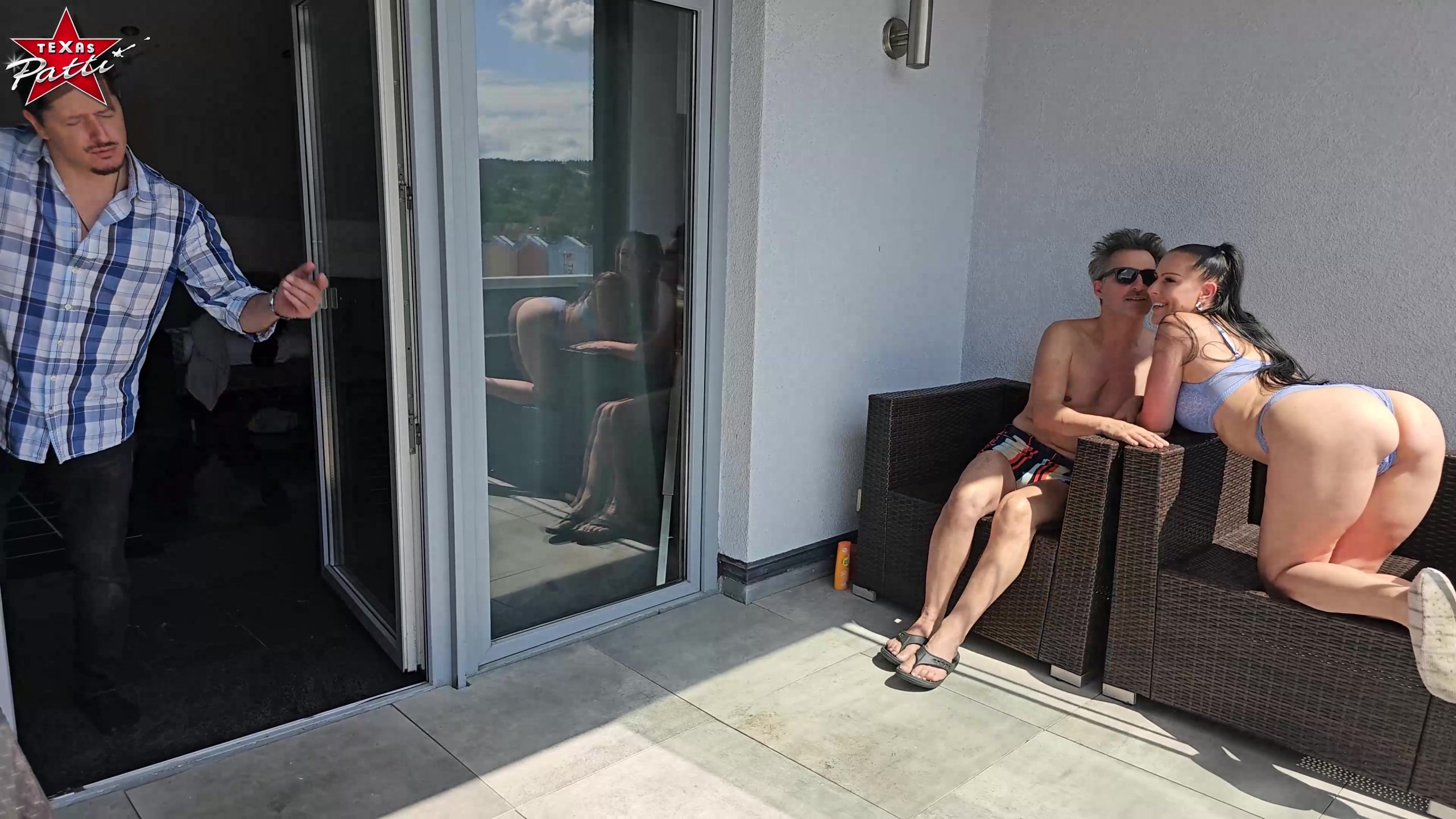 TexasPatti Porno Video: Die Porno-WG 2. Im Sandwich zerstört