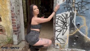 Trixie-Tainted Porno Video: Lost Place Erniedrigung