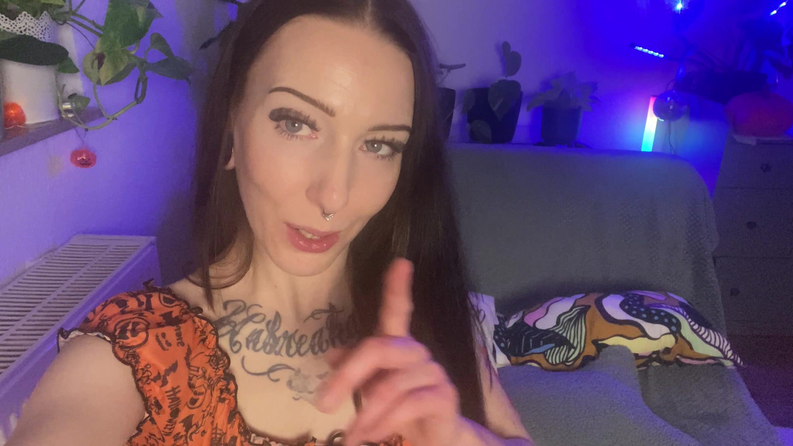 Trixie-Tainted Porno Video: Stilles Vibrator Spiel