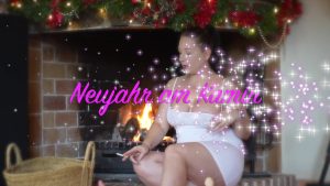 ViolettaAngel Porno Video: NeujahrGeilAmKamin