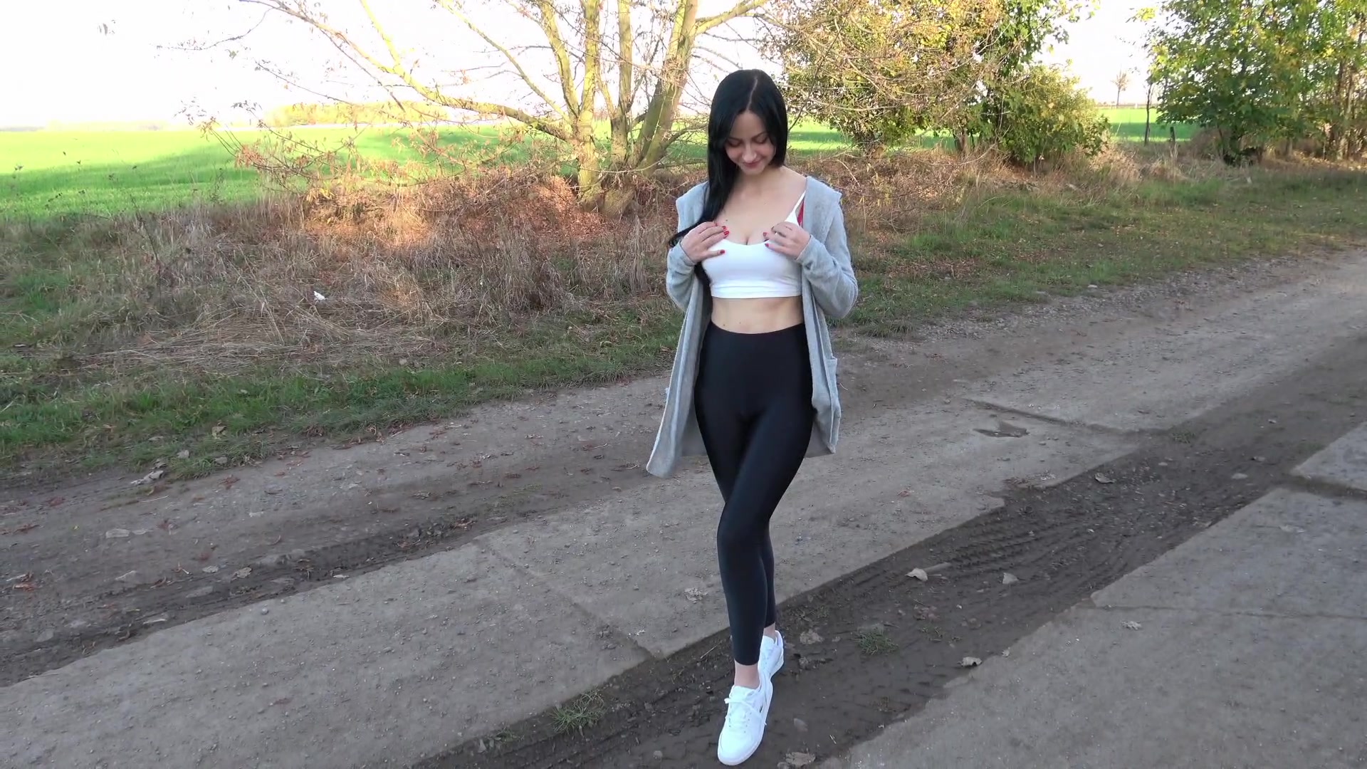 YoungDevotion Porno Video: Öffentlicher Fremdgehfick!