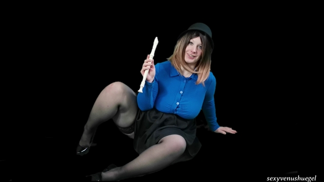 sexyvenushuegel Porno Video: Flötistin zeigt haarige Fotze